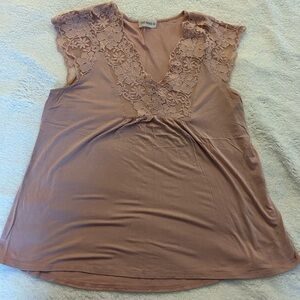 Women’s Size L Boutique Elevated Basic Top with Lace Detail - Pink